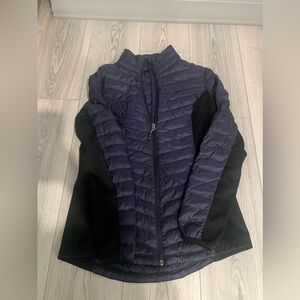 32 Degrees Heat Womens S Purple and Black Jacket. Zipper front and 2 pockets.